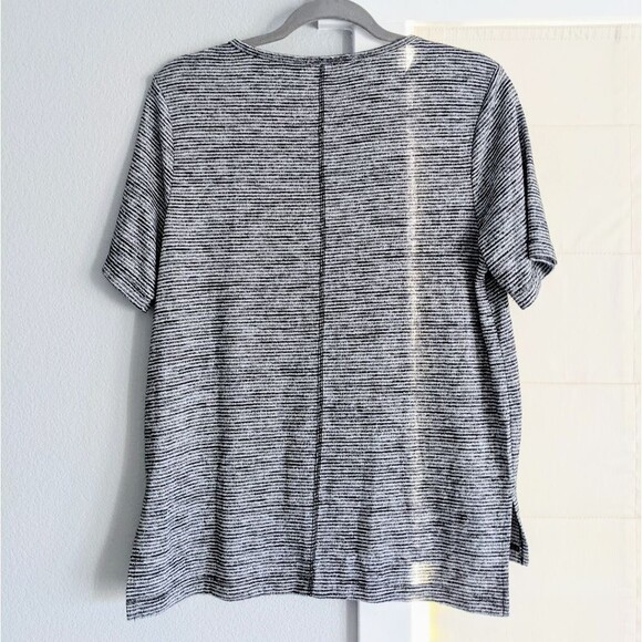 ⭐Gray Striped Banana Republic Short sleeve shirt Small ⭐ - Picture 4 of 9
